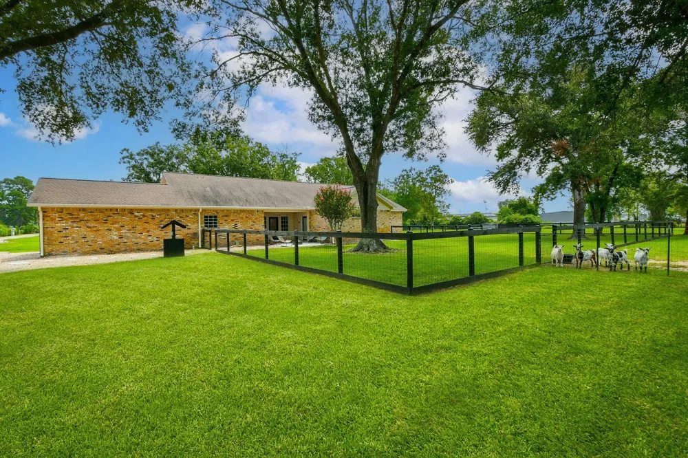 22035 Buescher Road Tomball, TX 77377