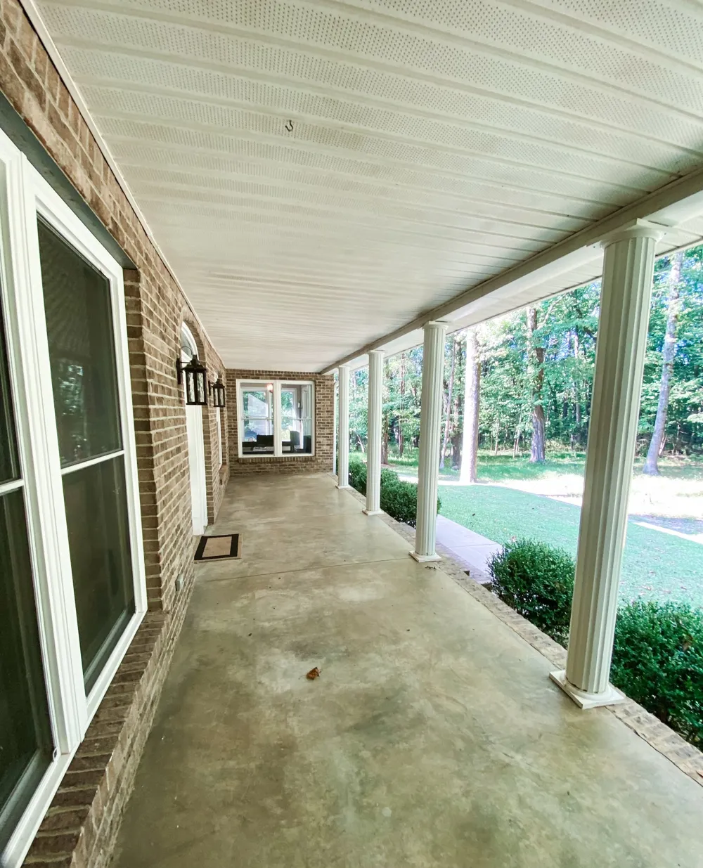 1006 Clearview Pt Cottontown, TN 37048