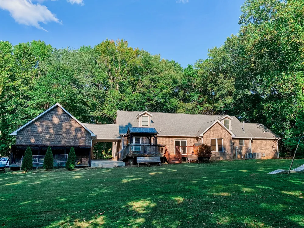 1006 Clearview Pt Cottontown, TN 37048