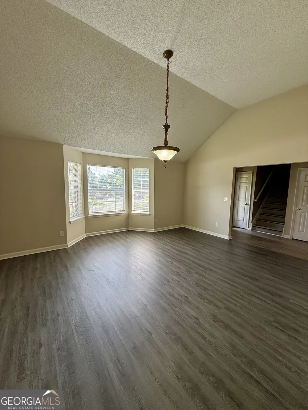 5237 Round Table DR Ellenwood, GA 30294