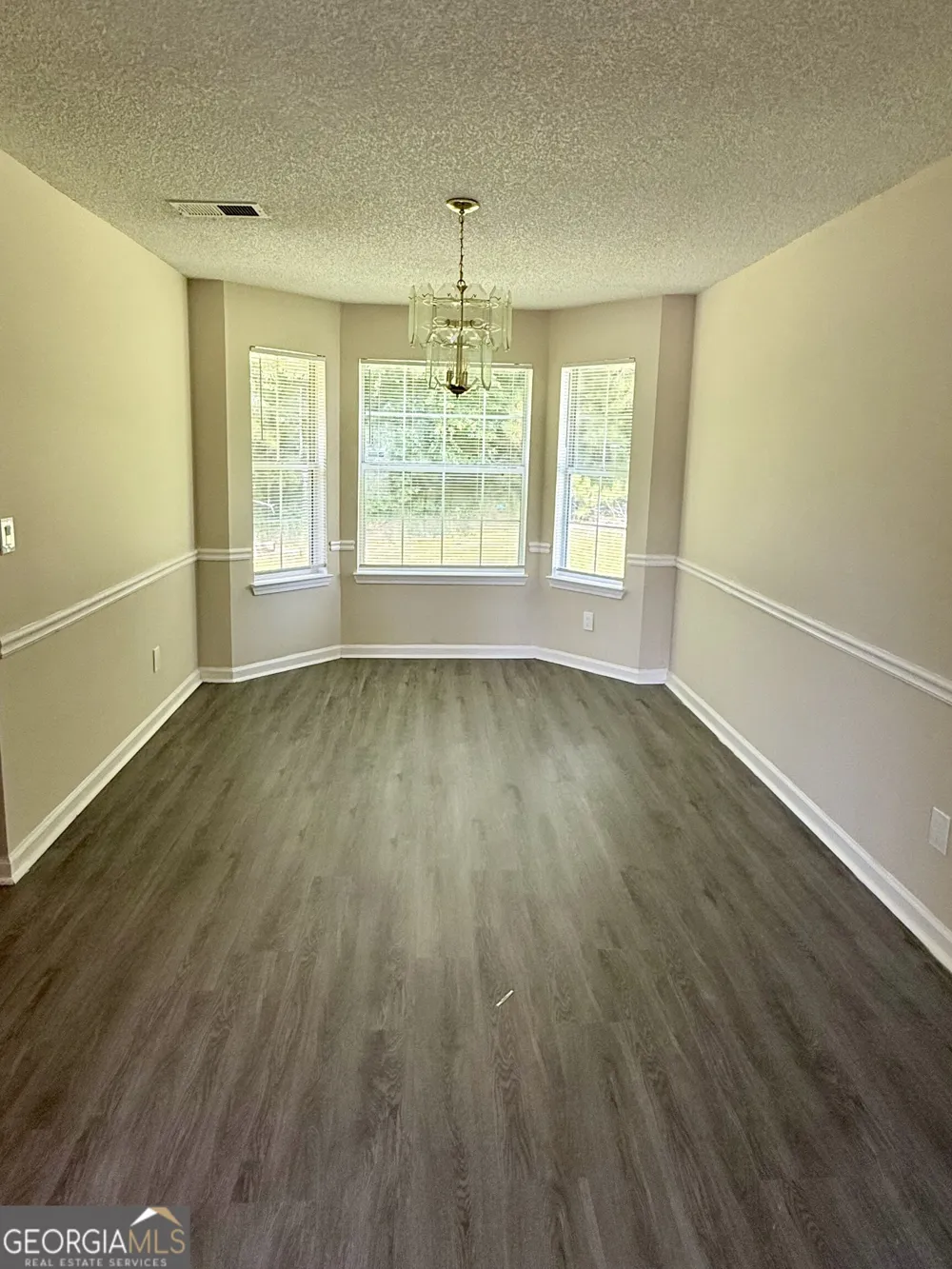 5237 Round Table DR Ellenwood, GA 30294
