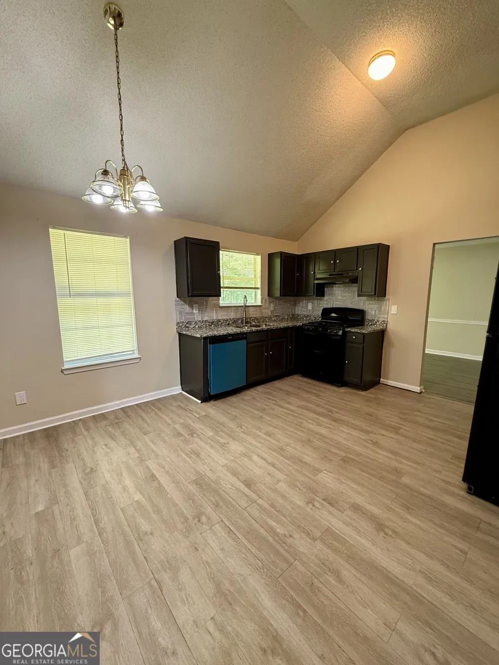 5237 Round Table DR Ellenwood, GA 30294