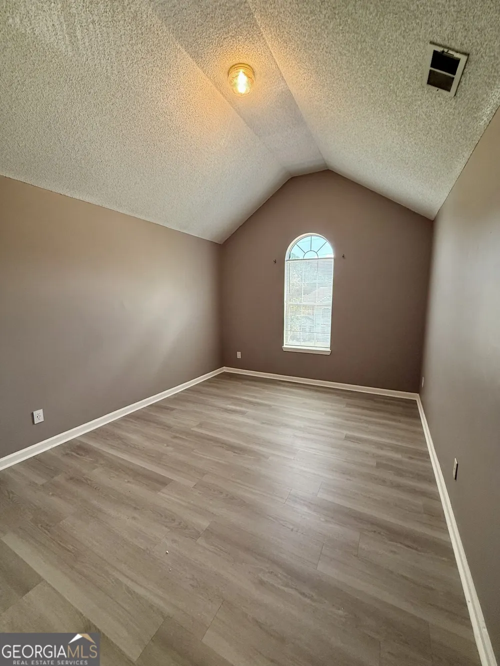 5237 Round Table DR Ellenwood, GA 30294