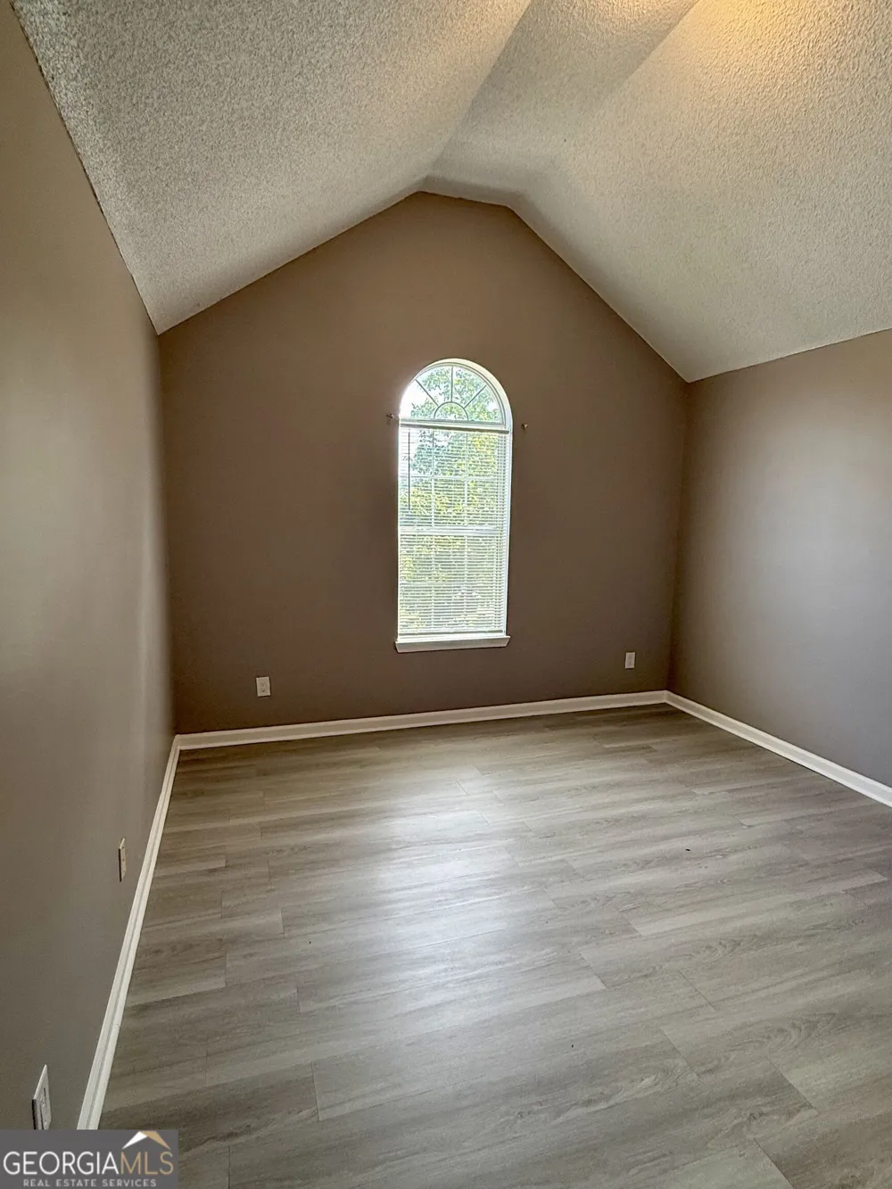 5237 Round Table DR Ellenwood, GA 30294