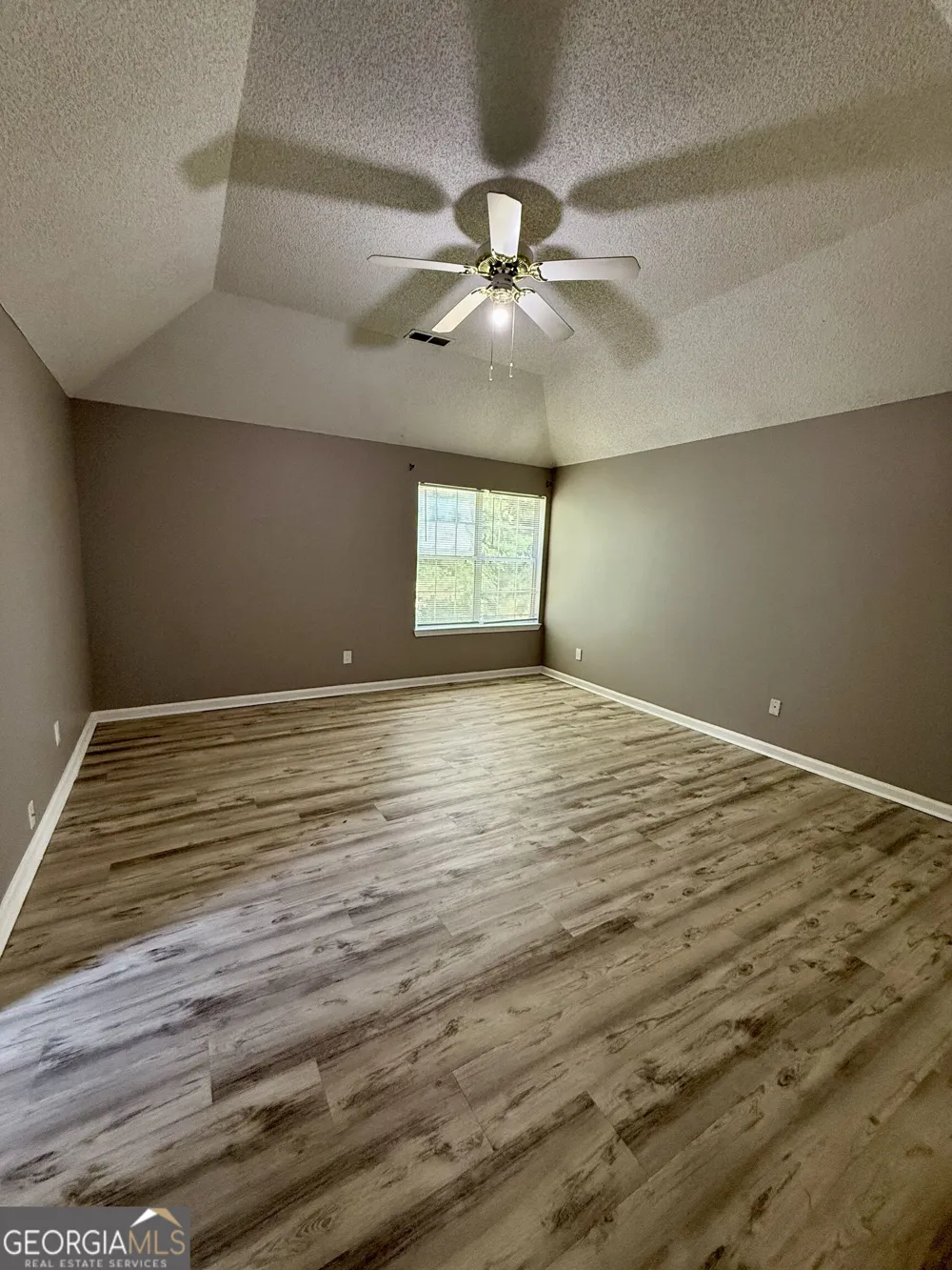 5237 Round Table DR Ellenwood, GA 30294