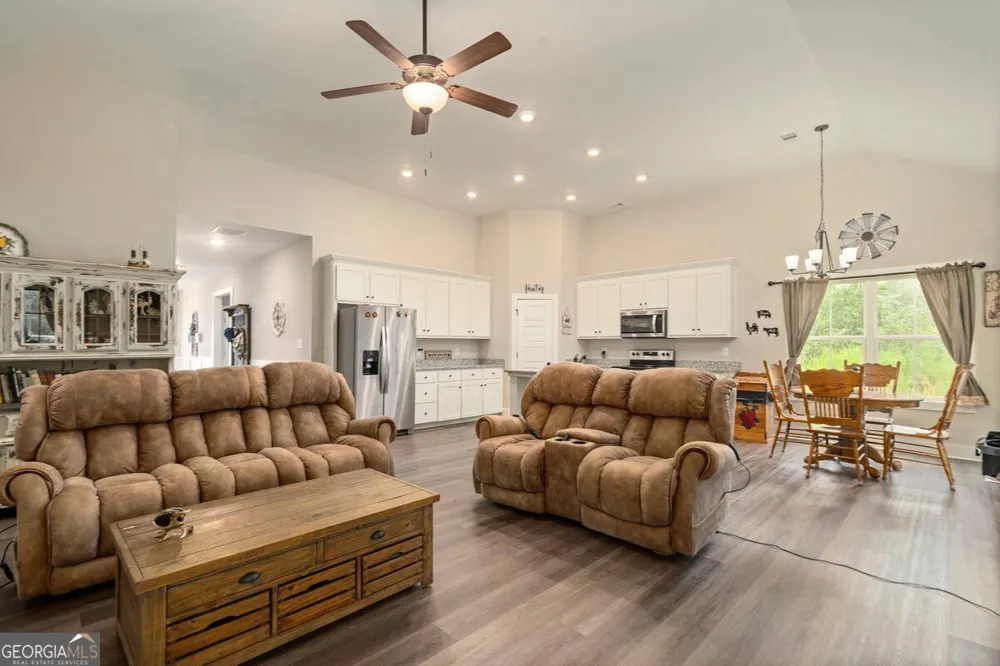 212 Live Oak LN Comer, GA 30629