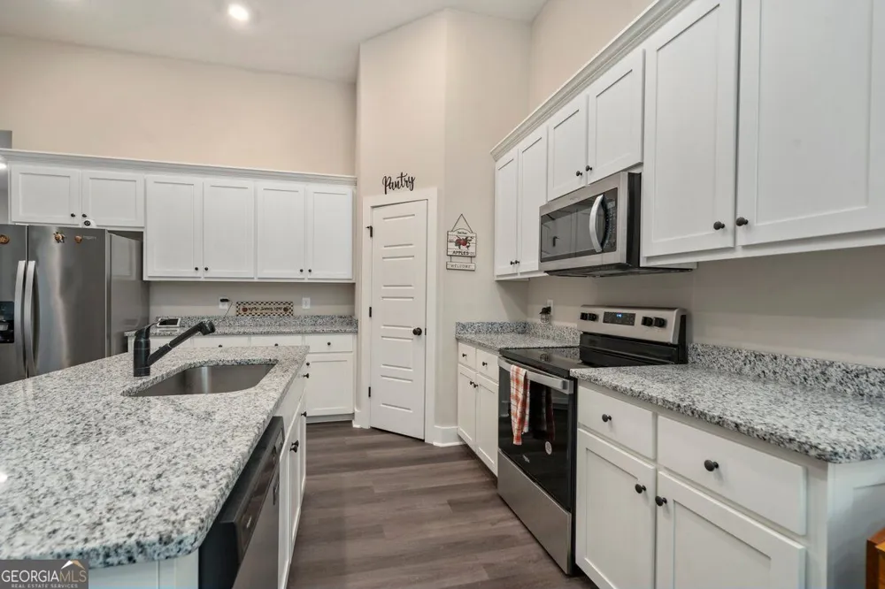 212 Live Oak LN Comer, GA 30629