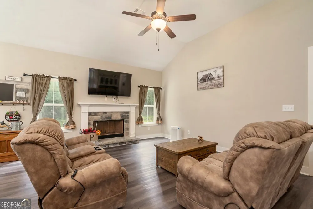 212 Live Oak LN Comer, GA 30629