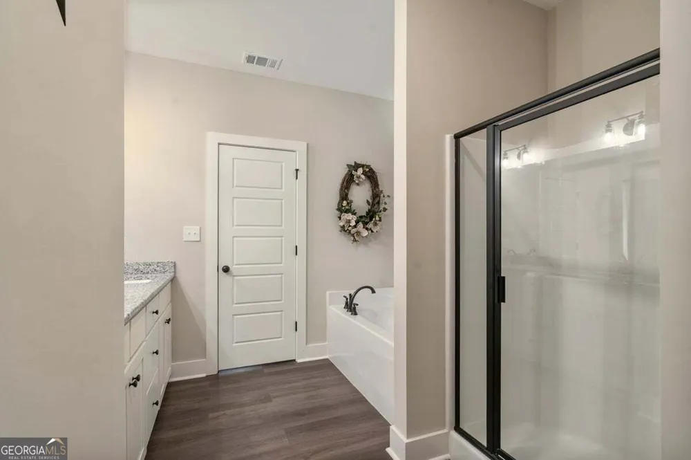 212 Live Oak LN Comer, GA 30629