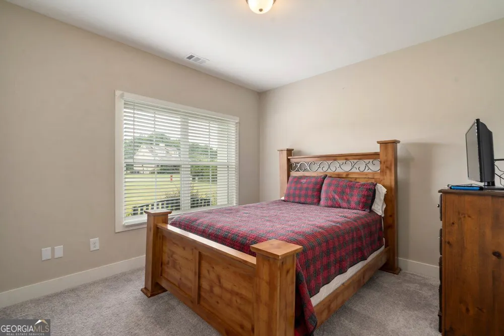 212 Live Oak LN Comer, GA 30629