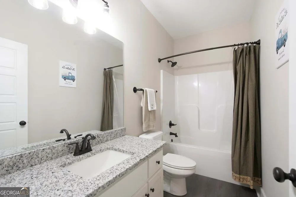 212 Live Oak LN Comer, GA 30629