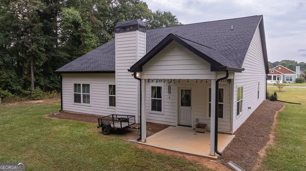 212 Live Oak LN Comer, GA 30629