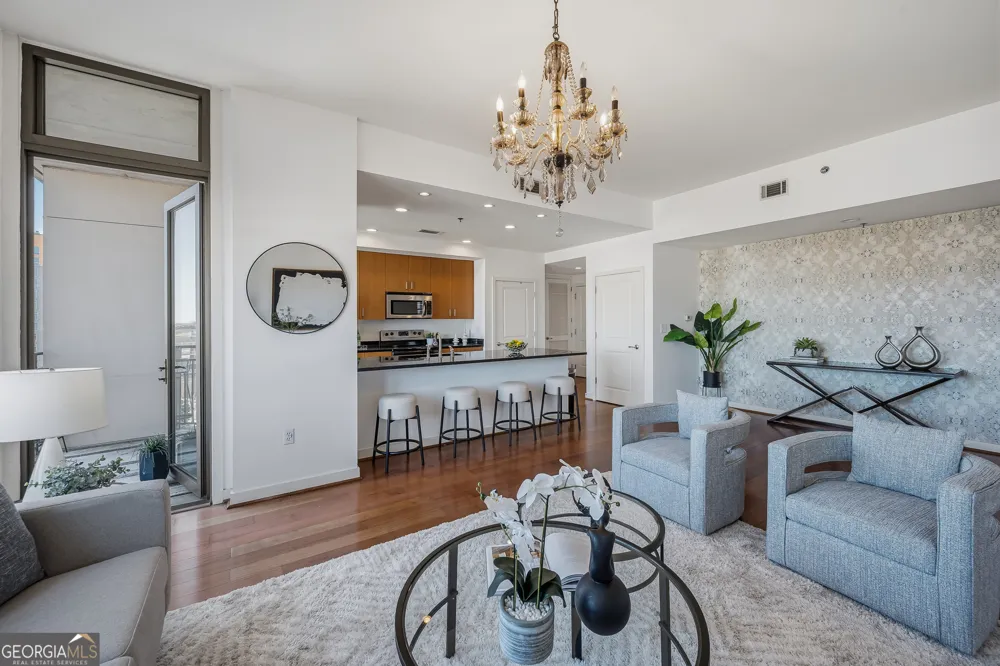 565 Peachtree ST NE Atlanta, GA 30308