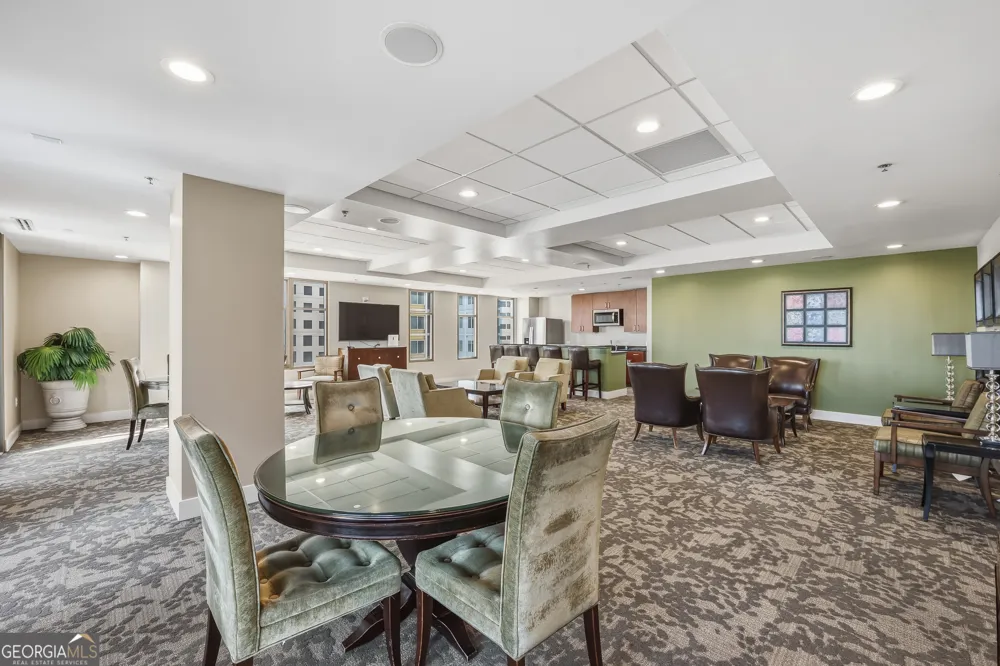 565 Peachtree ST NE Atlanta, GA 30308