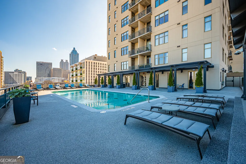 565 Peachtree ST NE Atlanta, GA 30308