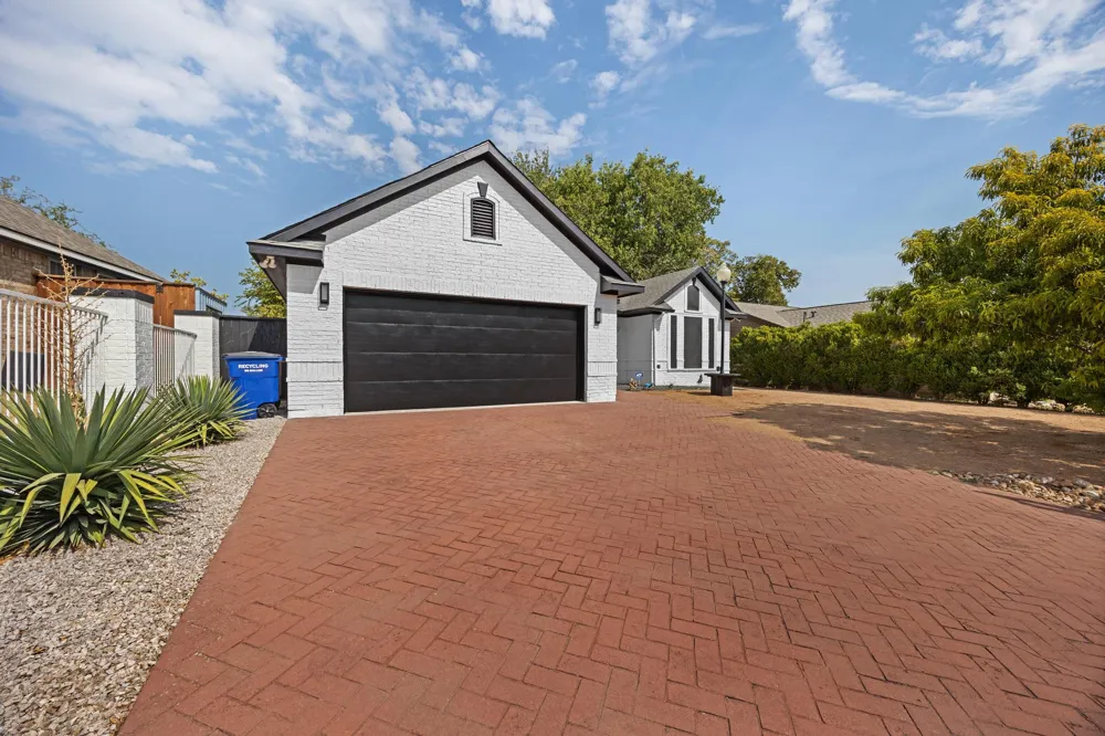 10901 Parkfield Drive Austin, TX 78758