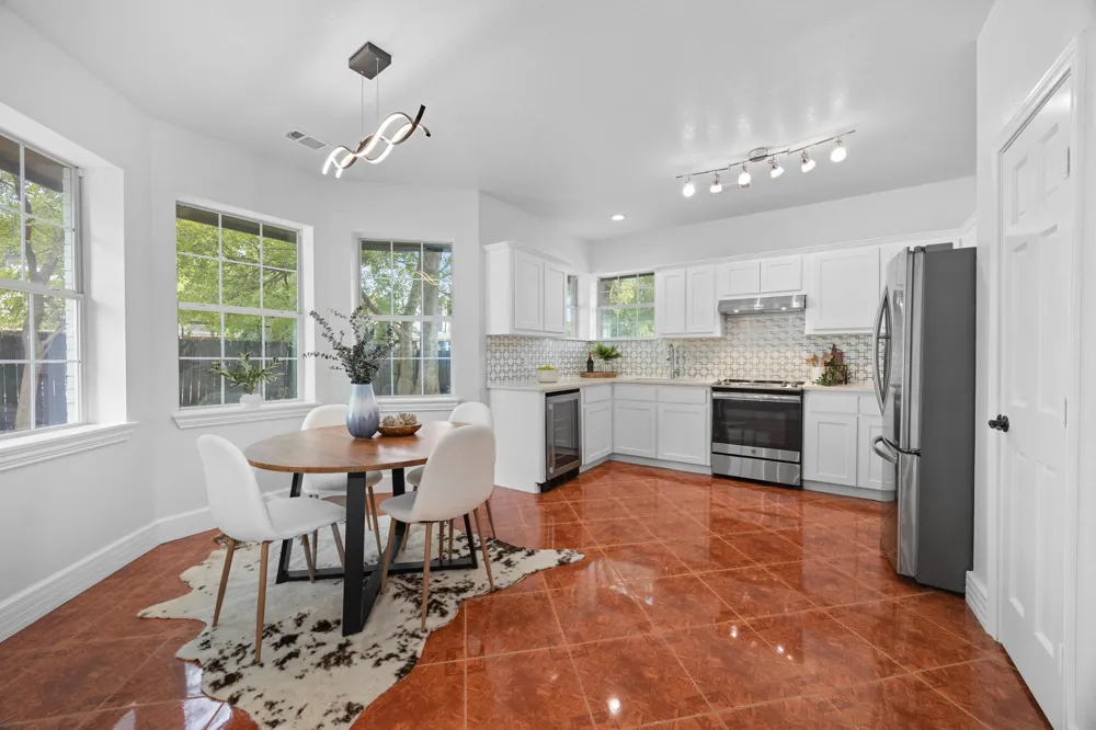10901 Parkfield Drive Austin, TX 78758