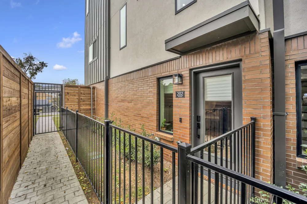 4631 Belmont Avenue #202 Dallas, TX 75204