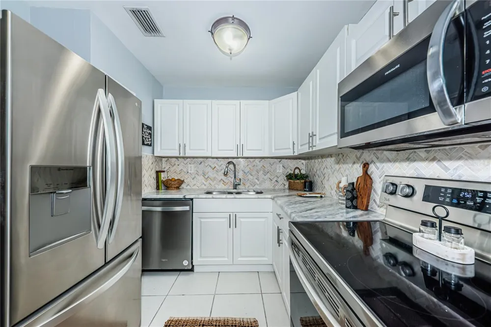 262 40 AVENUE NE St Petersburg, FL 33703