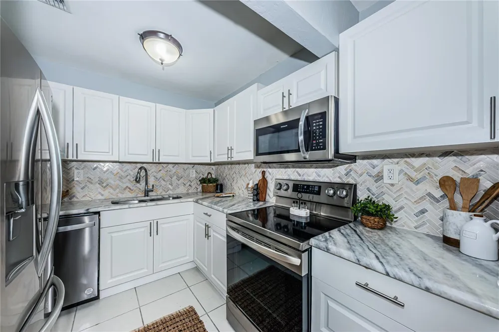 262 40 AVENUE NE St Petersburg, FL 33703