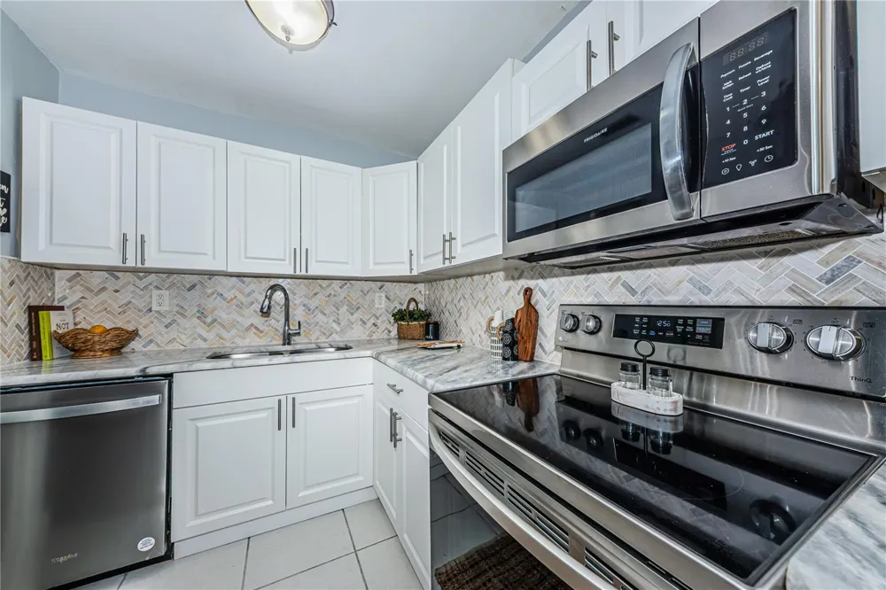262 40 AVENUE NE St Petersburg, FL 33703