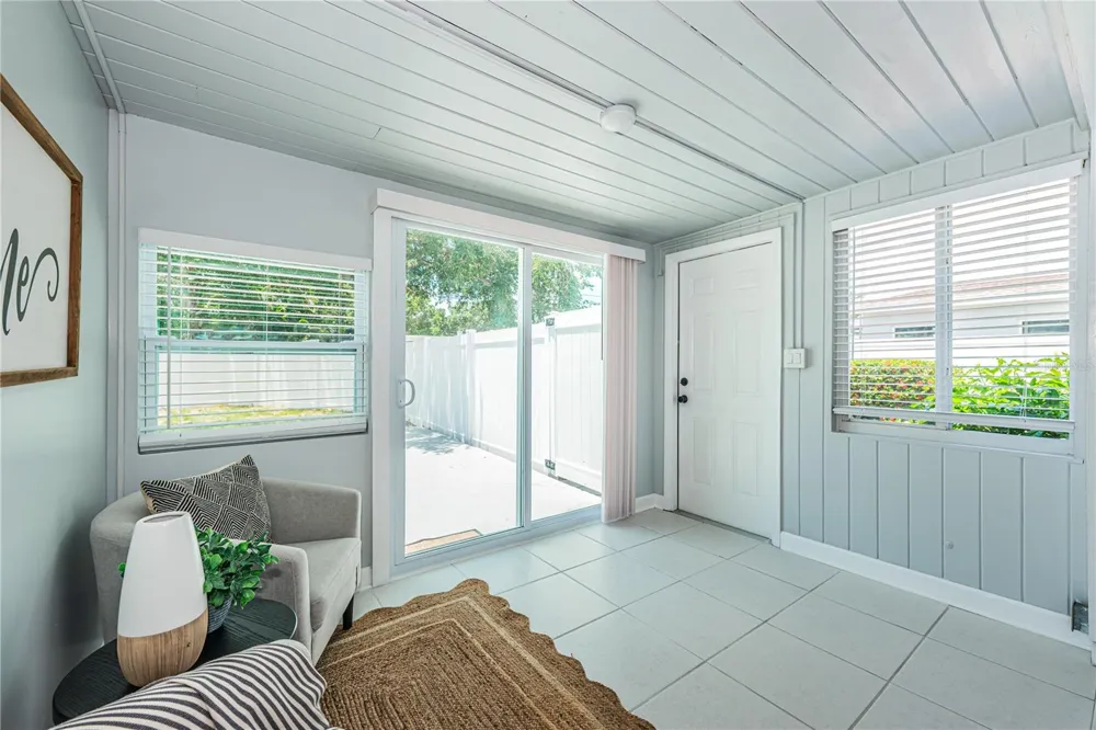 262 40 AVENUE NE St Petersburg, FL 33703