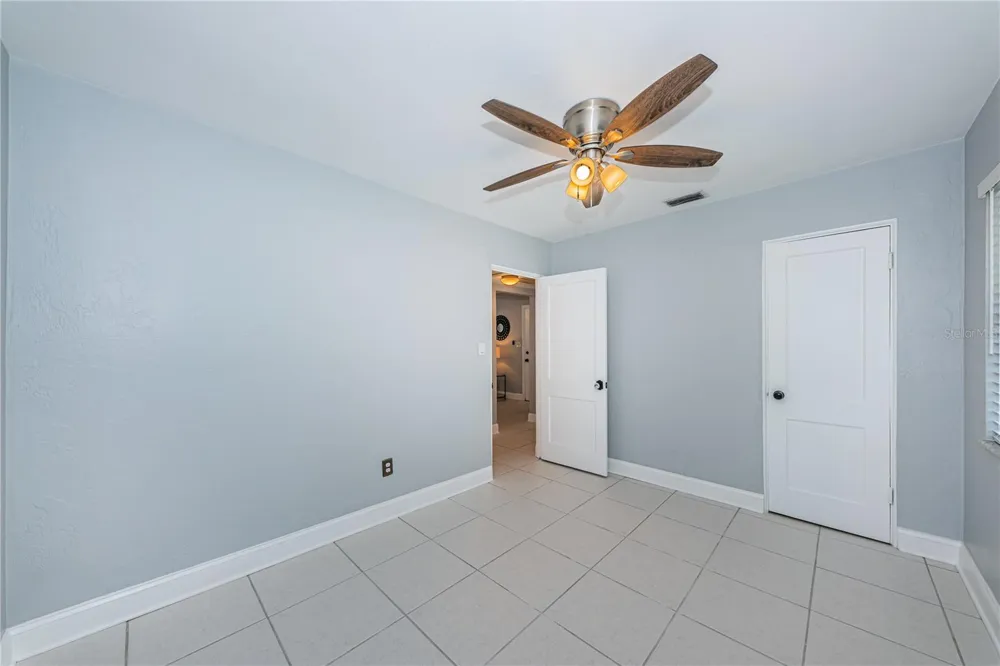 262 40 AVENUE NE St Petersburg, FL 33703