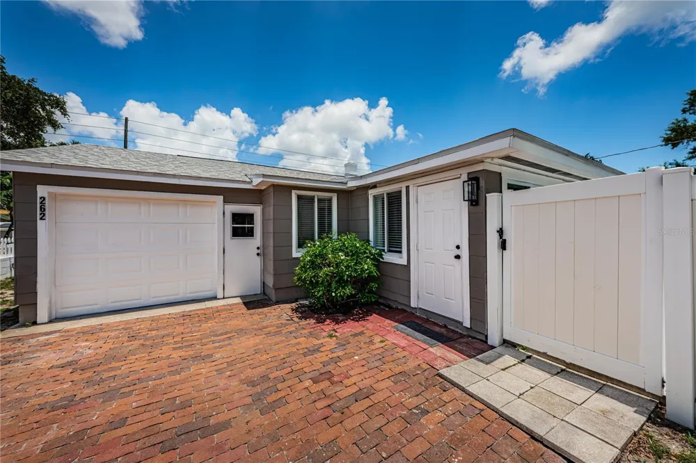 262 40 AVENUE NE St Petersburg, FL 33703