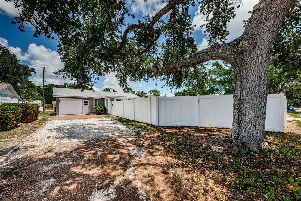 262 40 AVENUE NE St Petersburg, FL 33703