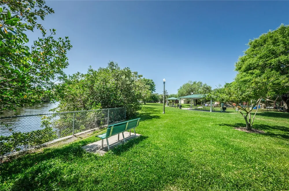 262 40 AVENUE NE St Petersburg, FL 33703