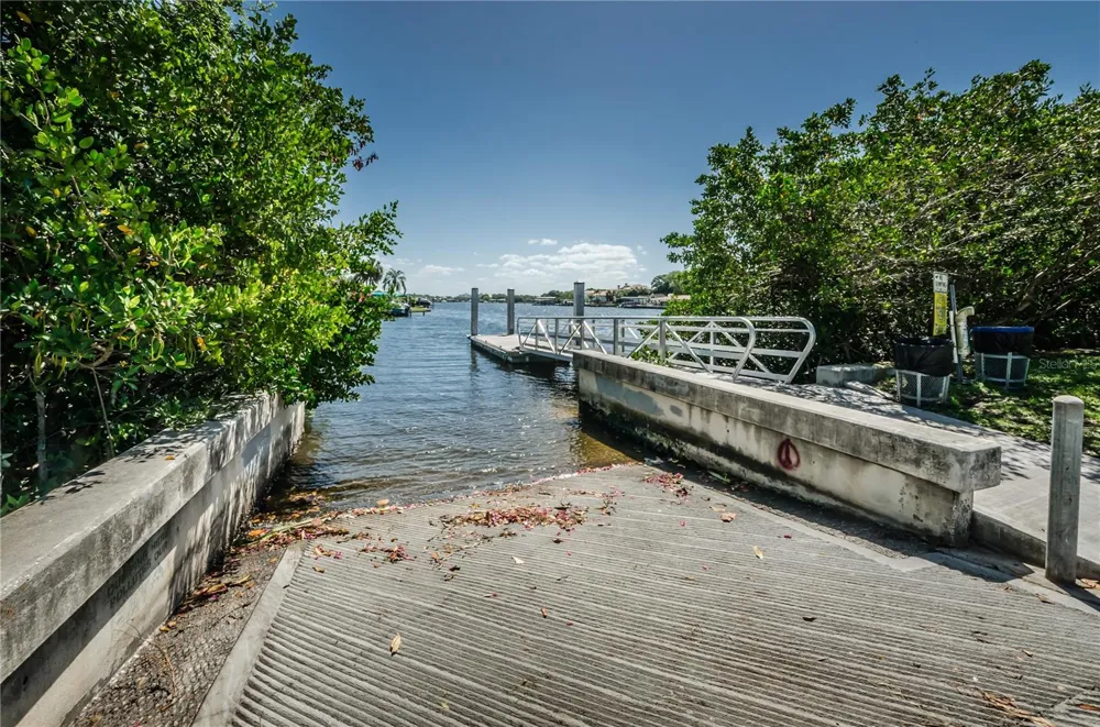 262 40 AVENUE NE St Petersburg, FL 33703