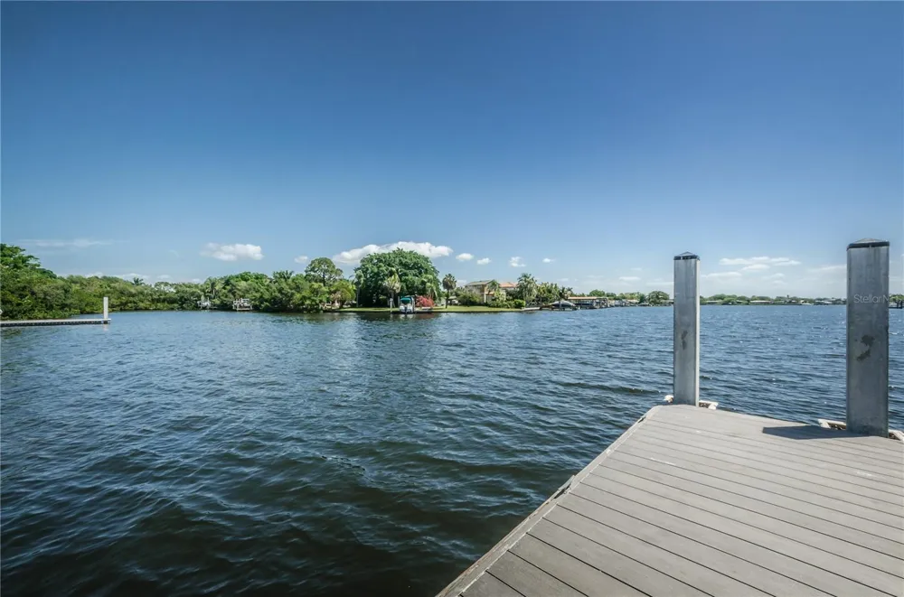 262 40 AVENUE NE St Petersburg, FL 33703