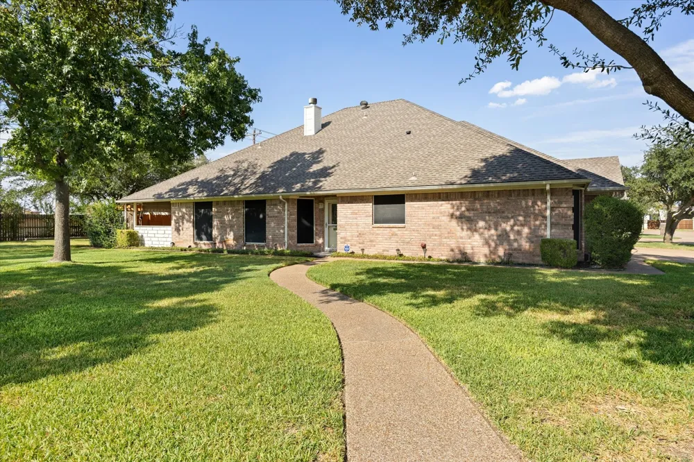 1202 Henard Lane Granbury, TX 76048