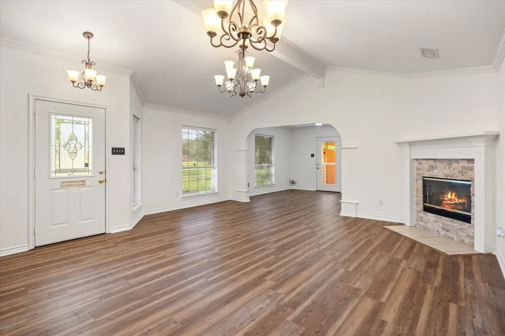 1202 Henard Lane Granbury, TX 76048