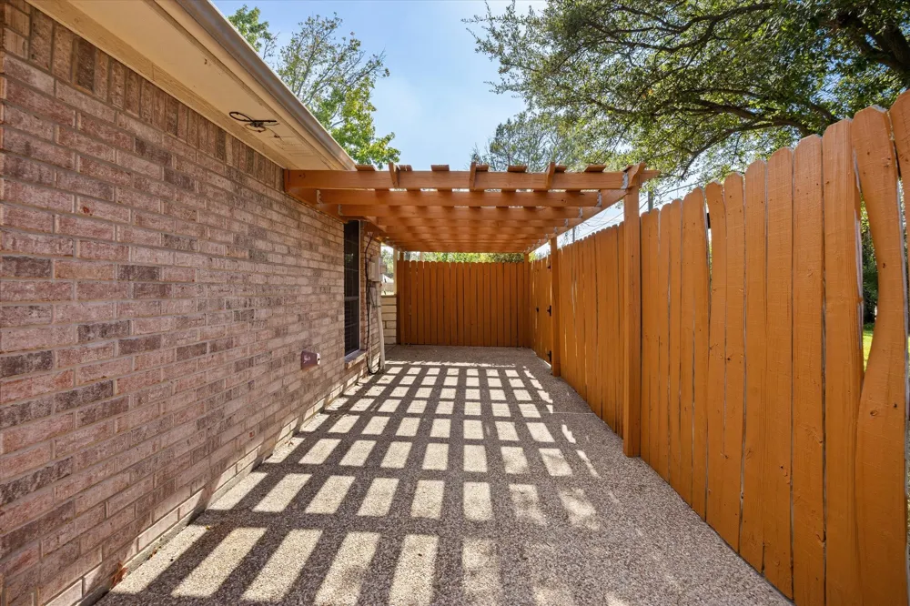 1202 Henard Lane Granbury, TX 76048