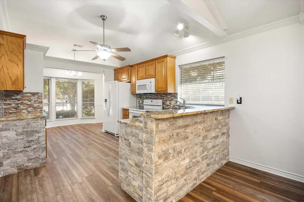 1202 Henard Lane Granbury, TX 76048