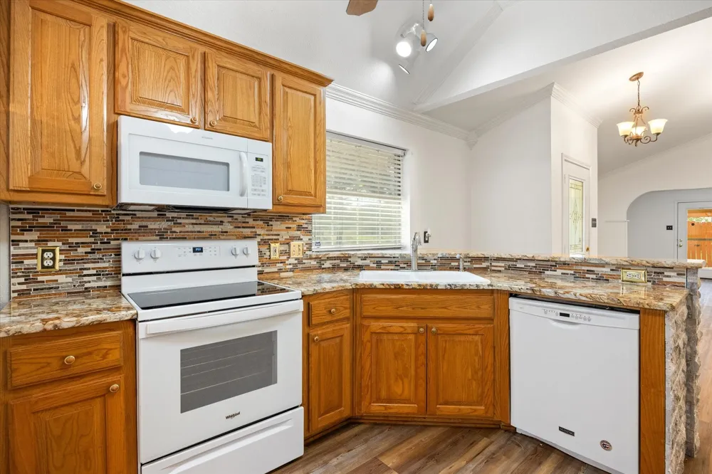 1202 Henard Lane Granbury, TX 76048
