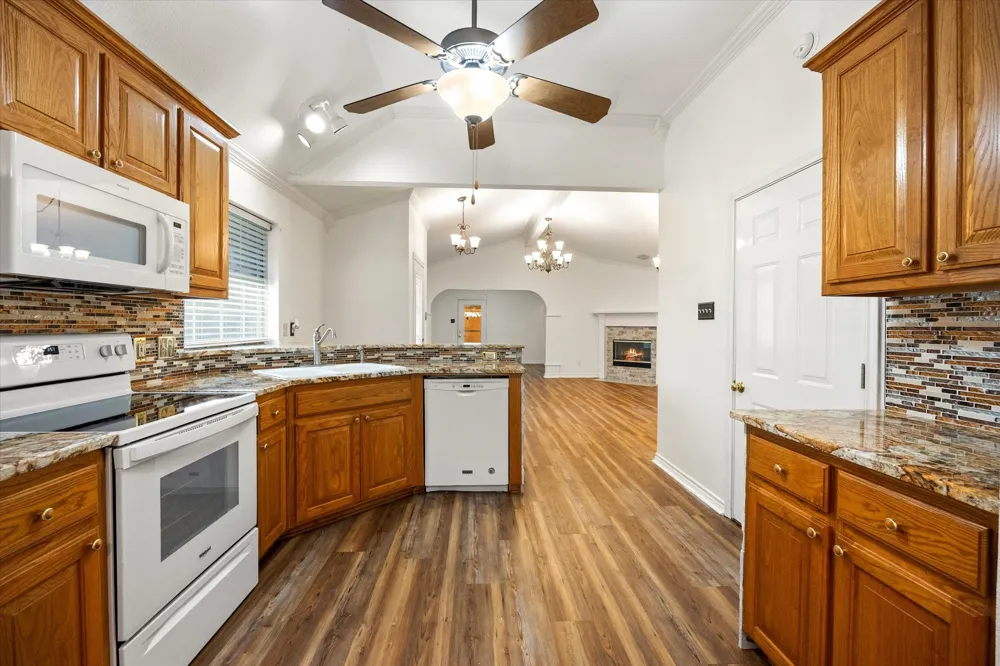 1202 Henard Lane Granbury, TX 76048