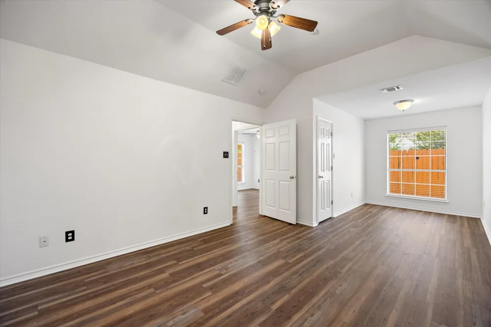 1202 Henard Lane Granbury, TX 76048