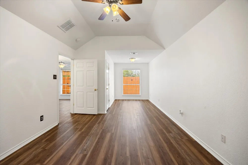 1202 Henard Lane Granbury, TX 76048
