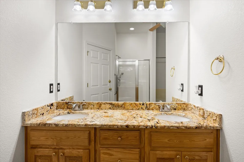 1202 Henard Lane Granbury, TX 76048