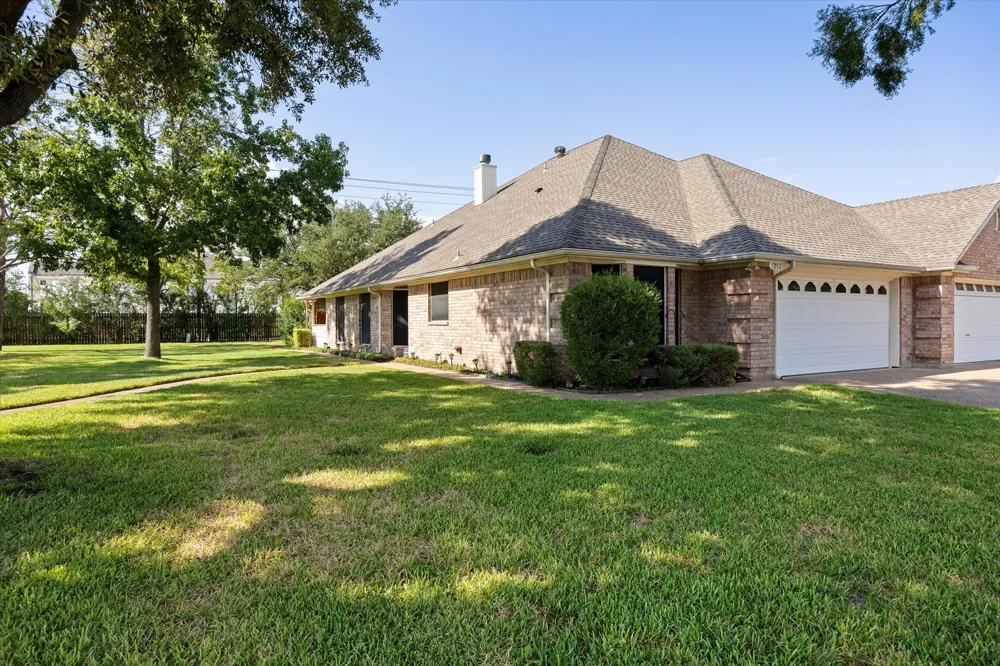1202 Henard Lane Granbury, TX 76048