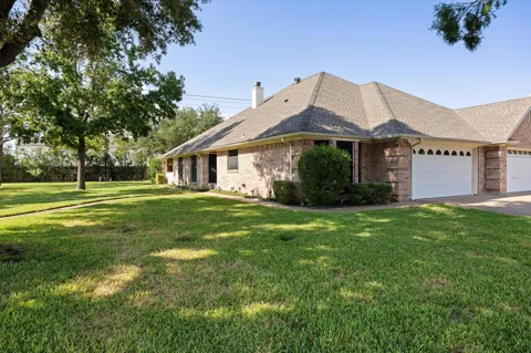 1202 Henard Lane