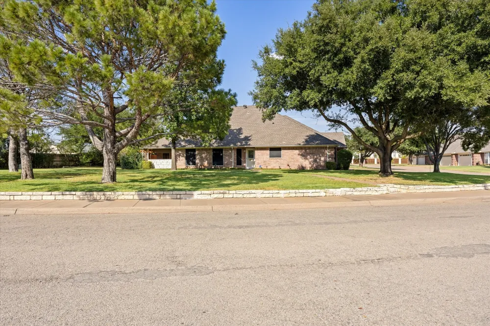 1202 Henard Lane Granbury, TX 76048