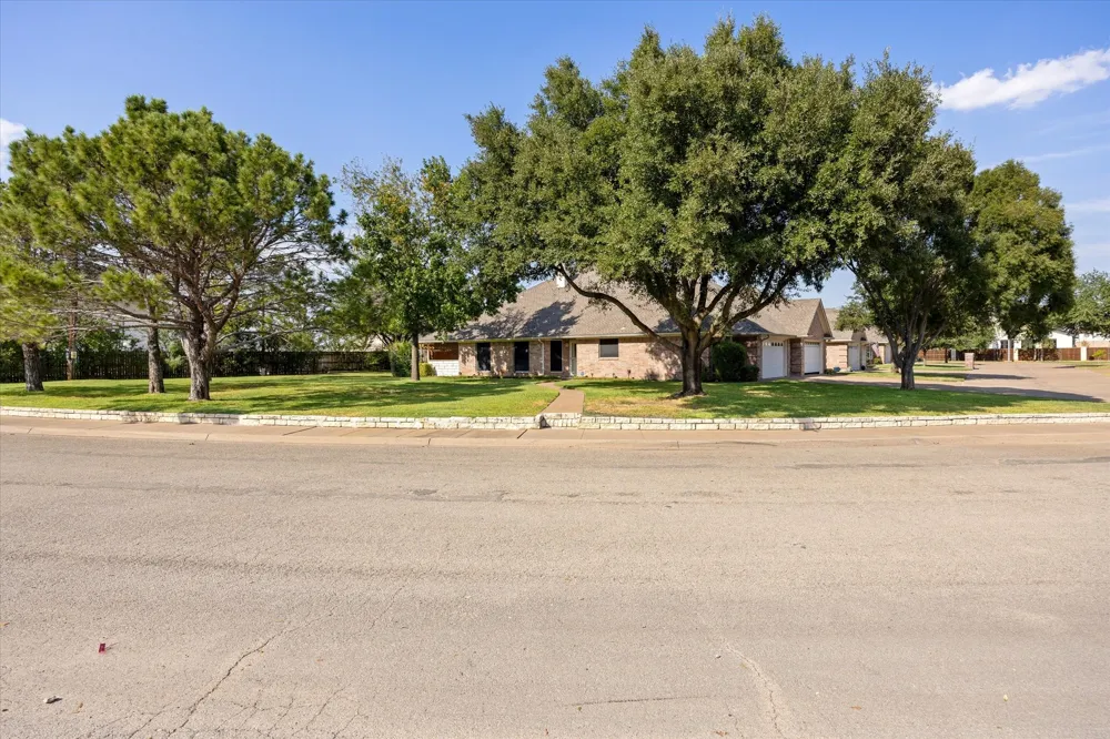 1202 Henard Lane Granbury, TX 76048