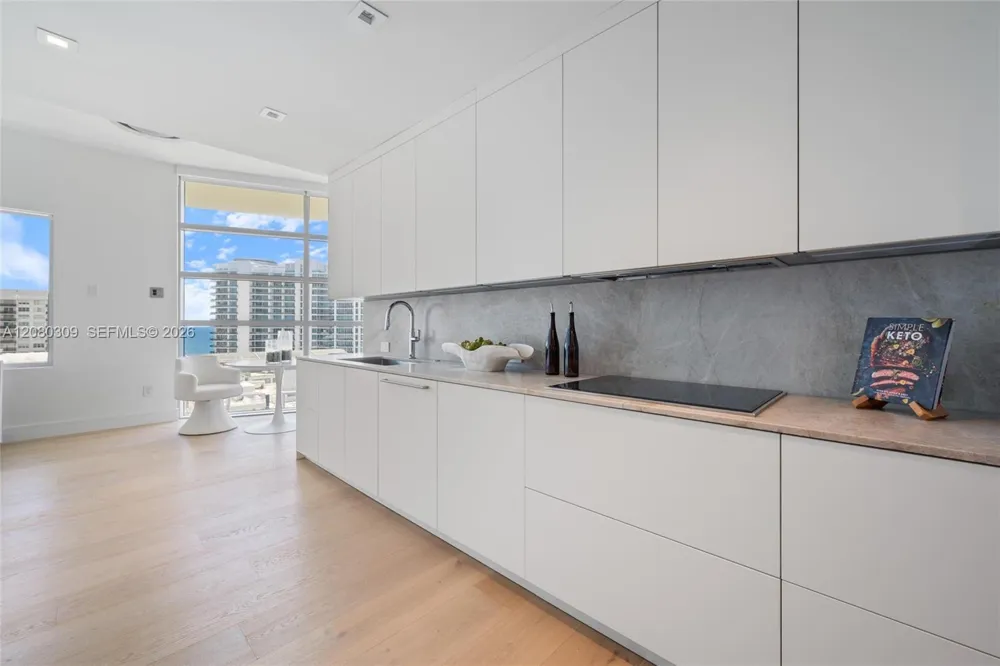 6101 Aqua Ave #PH11A Miami Beach, FL 33141