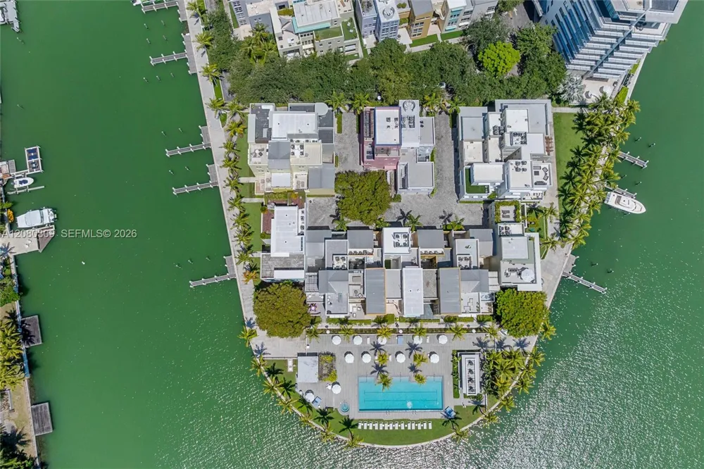 6101 Aqua Ave #PH11A Miami Beach, FL 33141