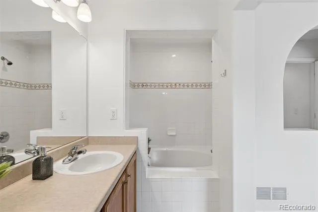 10747 Towerbridge Circle Highlands Ranch, CO 80130
