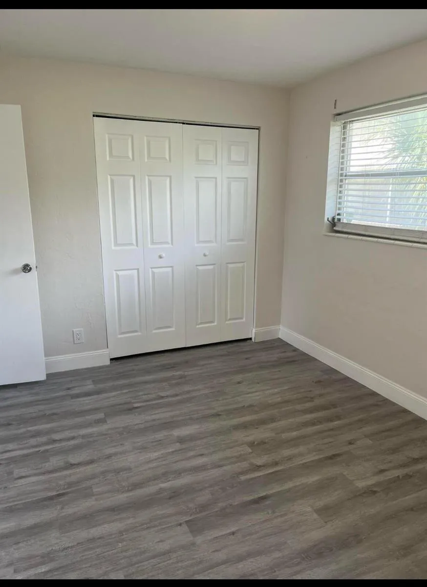 1211 W 27TH STREET Riviera Beach, FL 33404