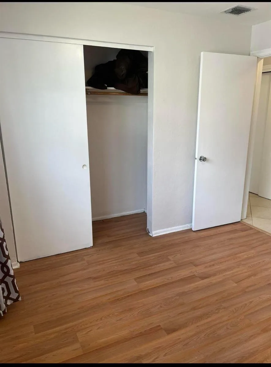 1211 W 27TH STREET Riviera Beach, FL 33404